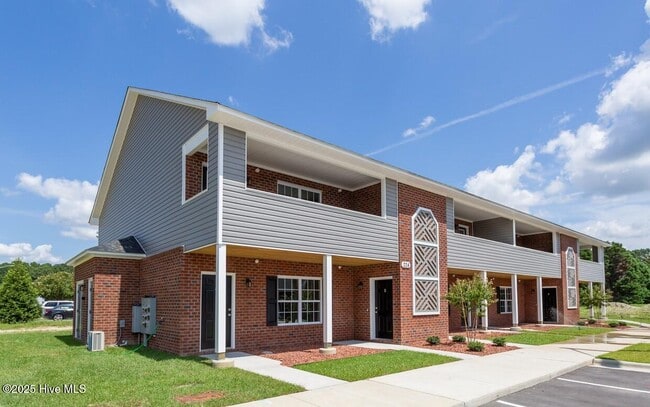 Building Photo - 212 Orlando Wy Unit G Rental