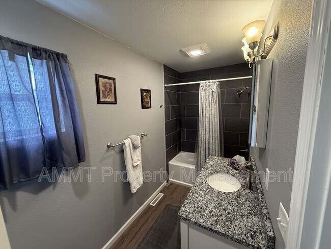 Photo - 3149 Grove Ct SE