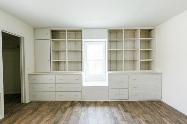 Photo - Spacious Backhouse Near Texas Tech, and Medical Centers!!