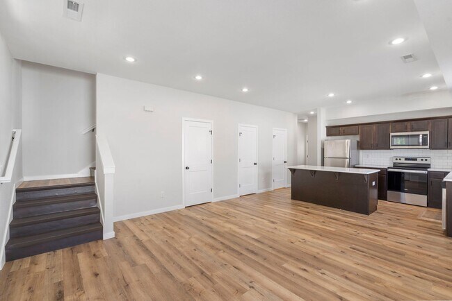 Photo - 1041 E Delmar St