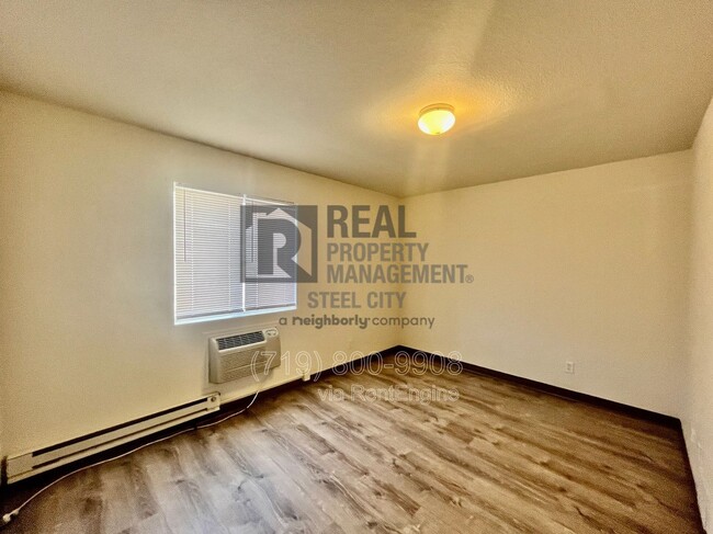 Photo - 1715 Oakshire Ln Unidad B