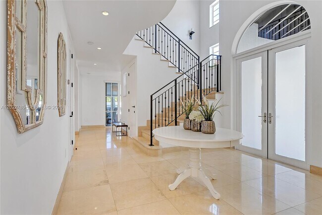 Photo - 350 Redwood Ln