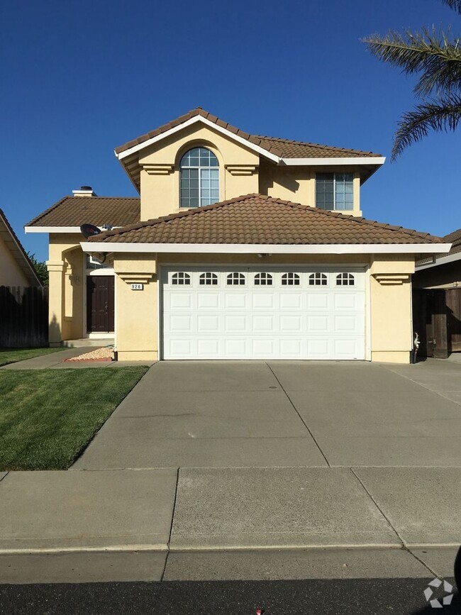 Building Photo - This Home Is Ready For You!