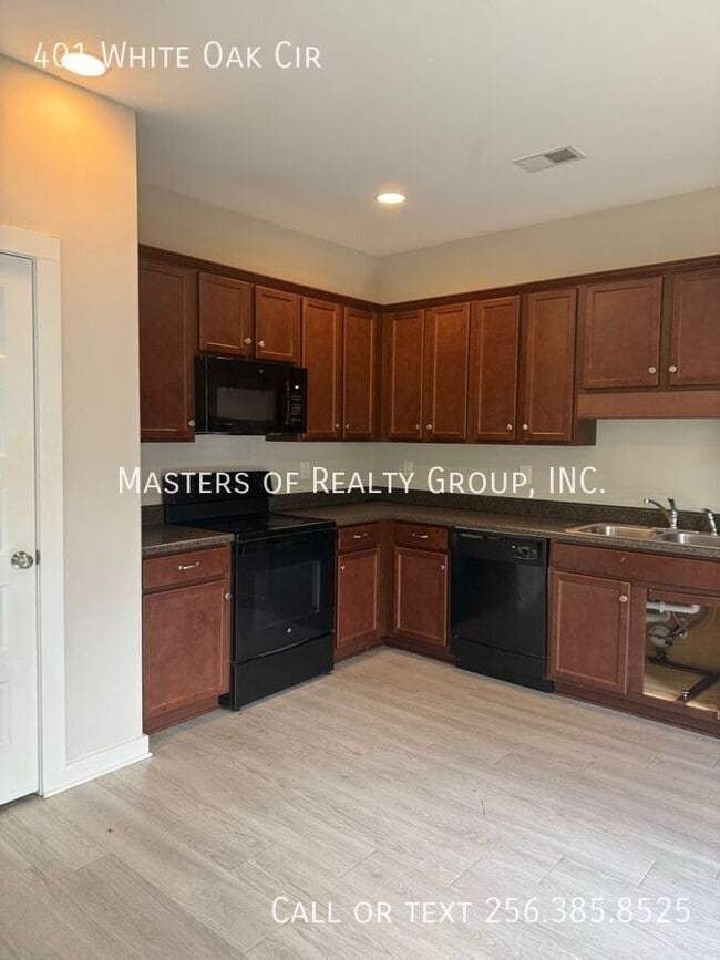 Photo - 401 White Oak Cir