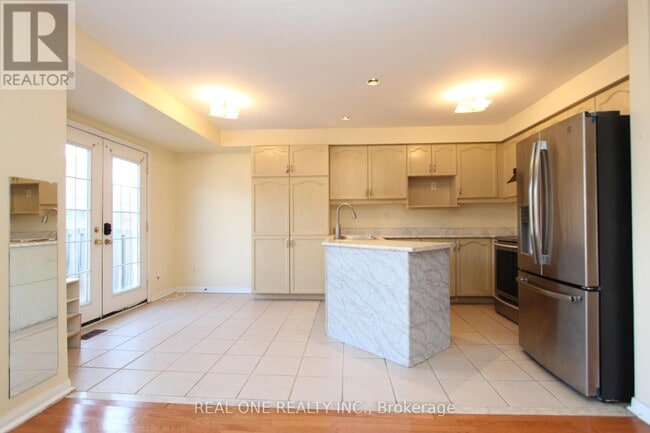 Photo - 749 Bur Oak Ave