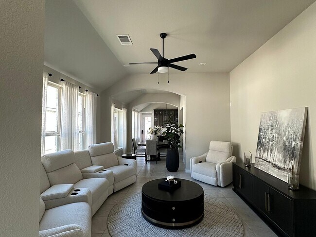 Photo - 122 Nightshade St