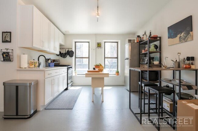 Photo - Spacious Studio LOFT in Williamsburg! Unit B1