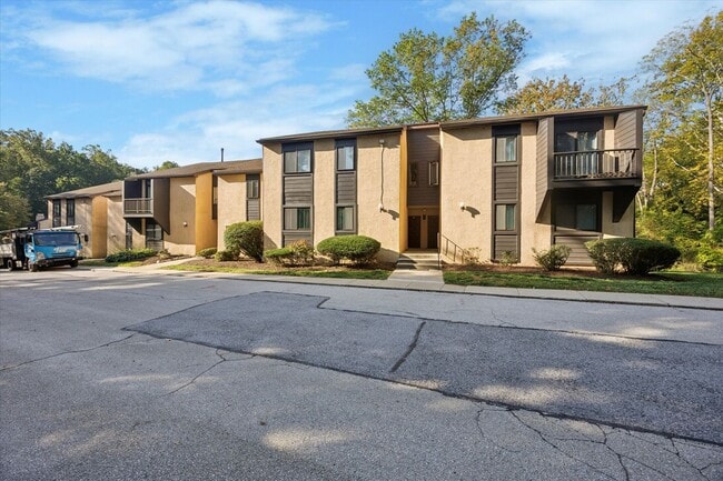 Building Photo - Available Immediately – Renovated 2B/1.5B ... Rental