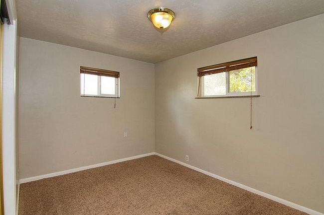 Photo - 955 Hillview Dr