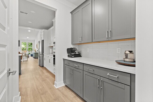 Photo - Spacious 4-Bedroom Summerville Home with lots of Southern Charm.