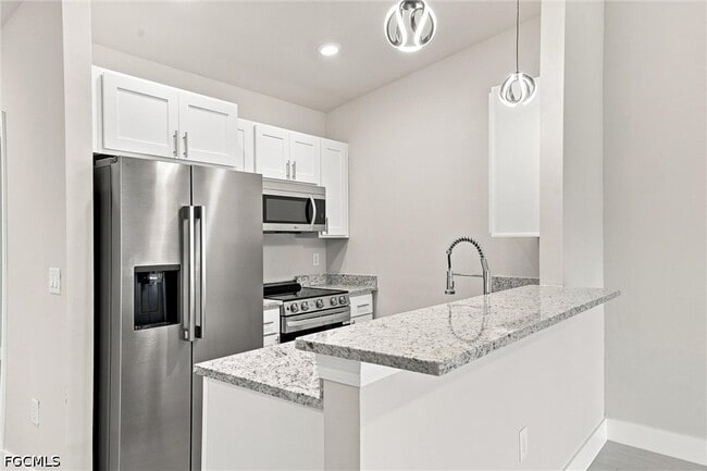 736-738 Gilbert Ave S