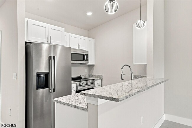 Photo - 736-738 Gilbert Ave S