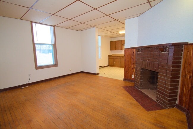 Photo - 222 4th St S