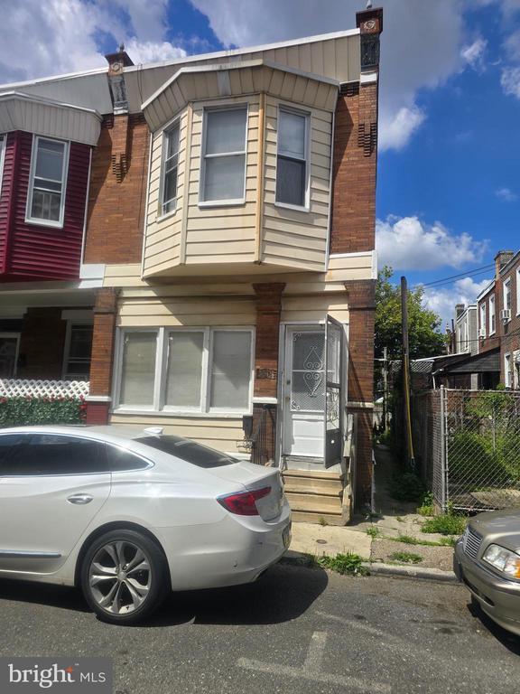 Photo - 556 N Wanamaker St Townhome