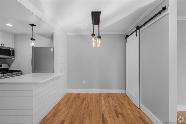 Building Photo - 5 Apricot Ln Unit 5 Rental