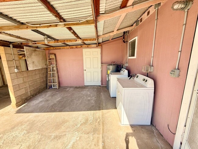 Photo - 4 Bedroom / 1 Bath House for Rent in Wailuku!