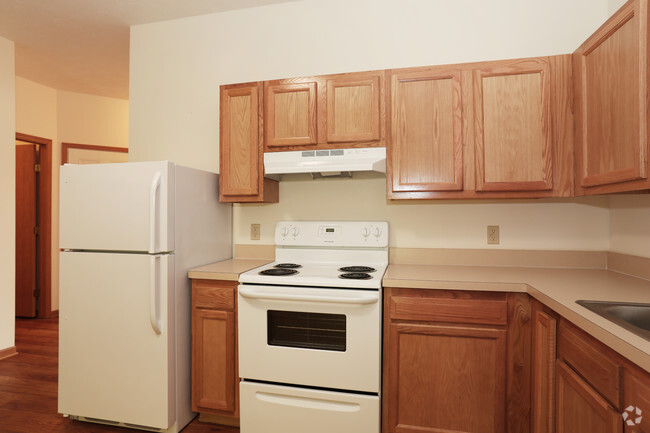 Marsh's Landing Apartments - Elyria, OH | ForRent.com