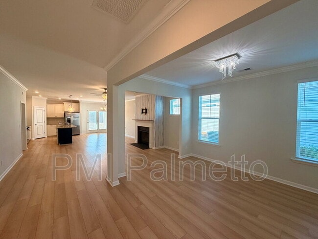 Photo - 456 Durwin Wy