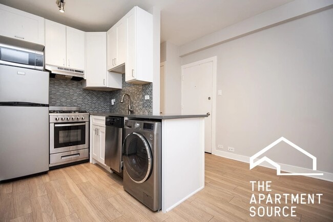 Photo - 511 W Belmont Ave Unit 23