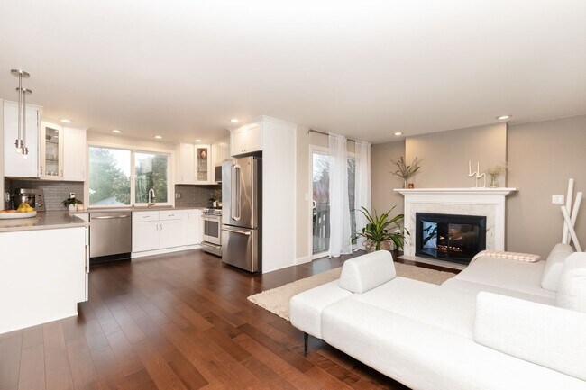 Photo - 4Bd/2.5Ba Kirkland Home