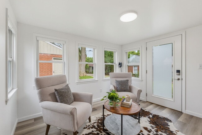 Sunroom - 3608 N 101st St