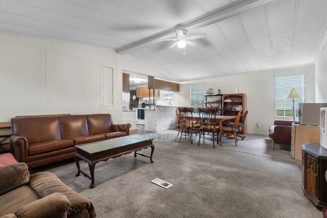 Photo - 1061 Center St NW