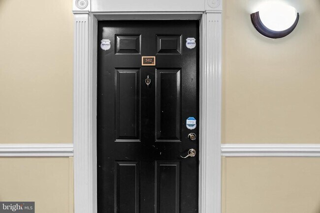 Photo - 4852 Eisenhower Ave Unit 342