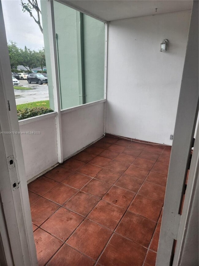 Photo - 2771 Taft St Unit 111
