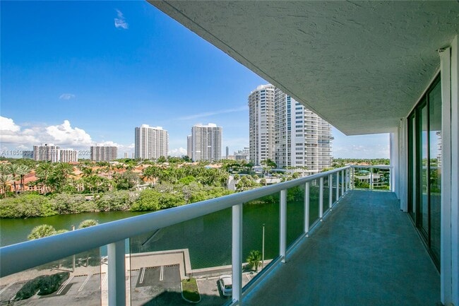 Building Photo - 20505 E Country Club Dr Unit 731 Rental