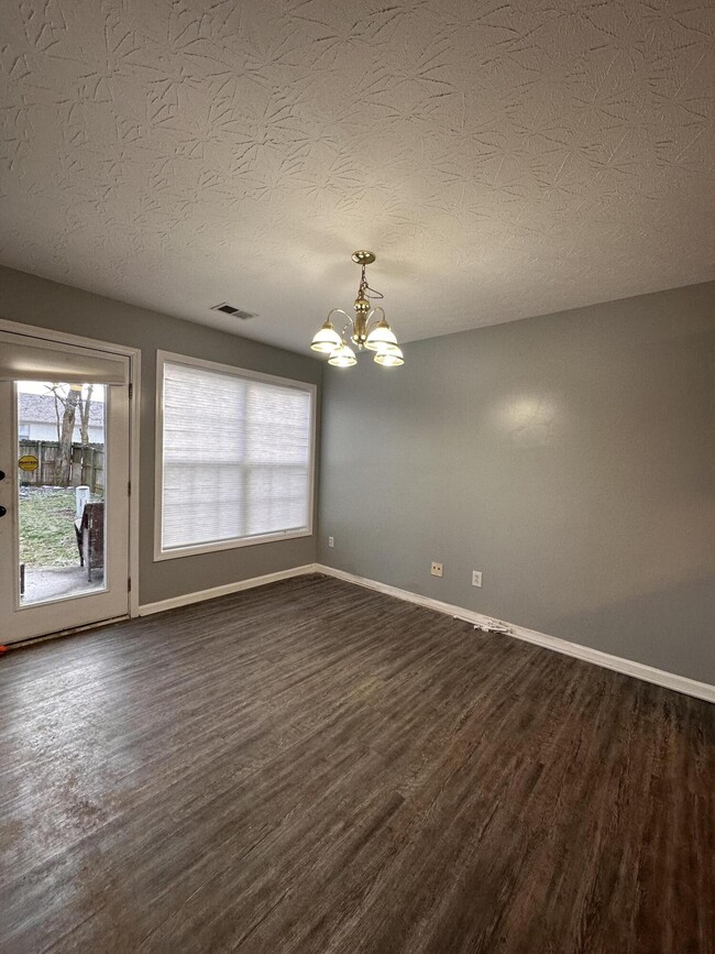 Photo - 508 Newbury Way