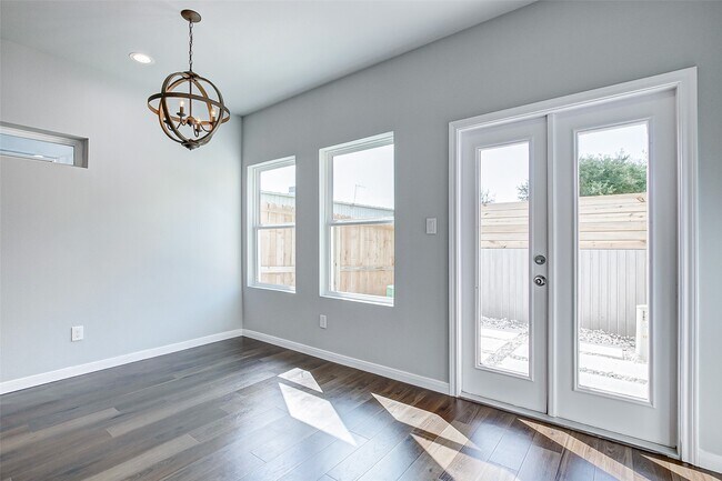 Photo - 4915 Paradigm Ln