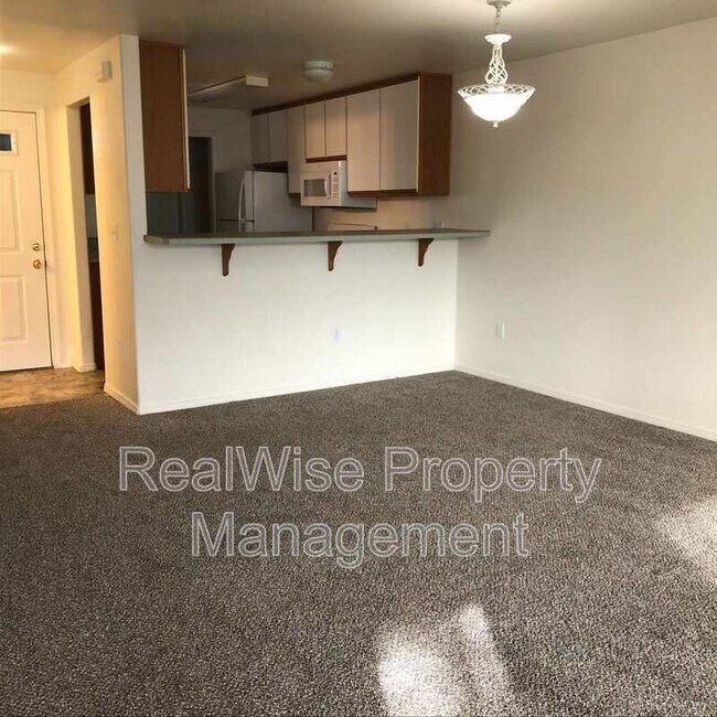 Photo - 548 NE Negus Lp