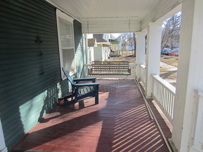 Building Photo - 1328 Vermont St Unit 4