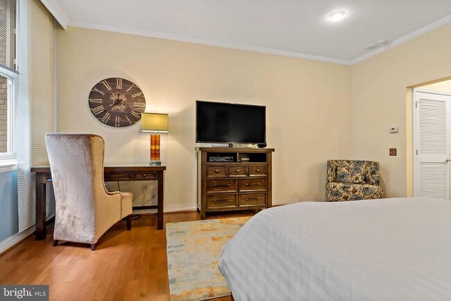 Building Photo - 1600 Arch St Unit 1410