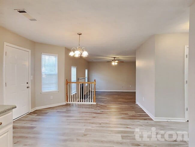 Photo - 124 River Pass Ct NE