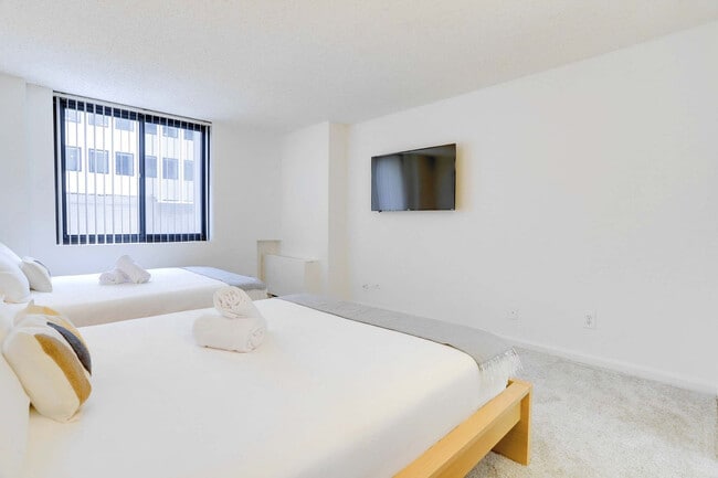 Photo - 320 23rd St S Unidad FL4-ID1022534P