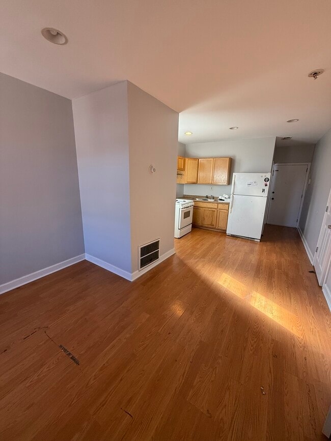 Photo - 1421 N Rockwell St Unit 3R