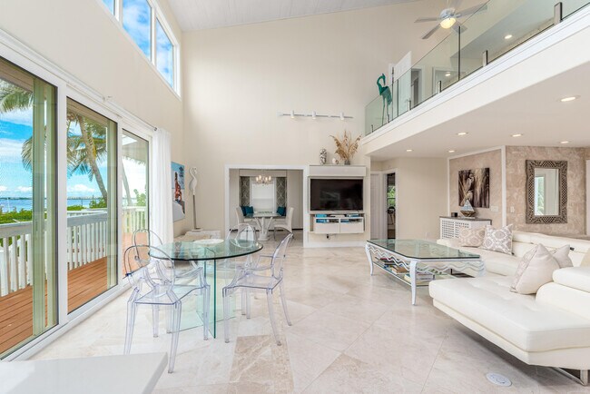 Photo - 1470 SE MacArthur Blvd