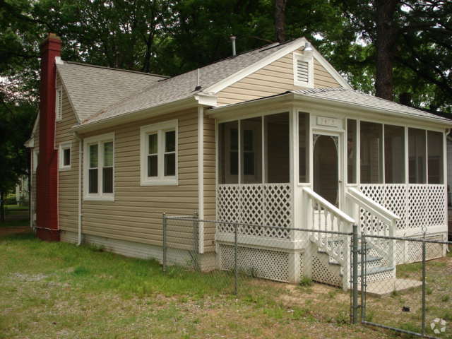 Building Photo - 2418 Lamberts Ave Rental