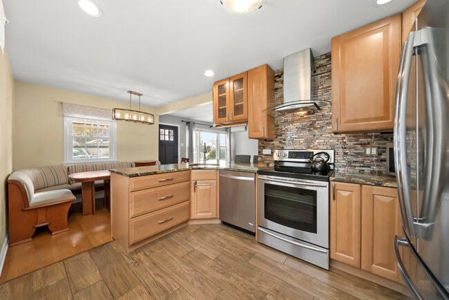 Photo - 7432 W Ainslie St