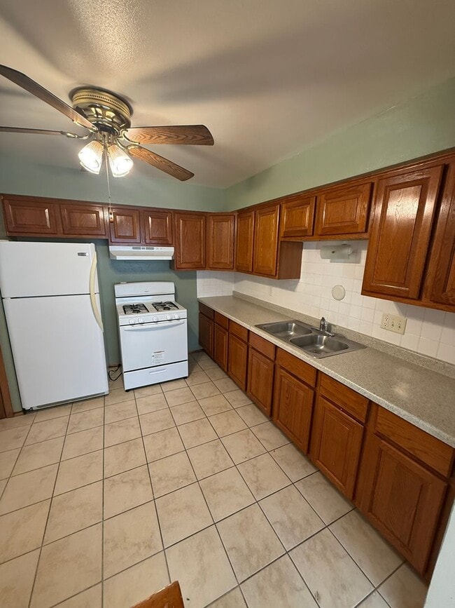 Building Photo - 3001 E Adams Ave Unit 3001 E. Adams Avenue - Apt#3