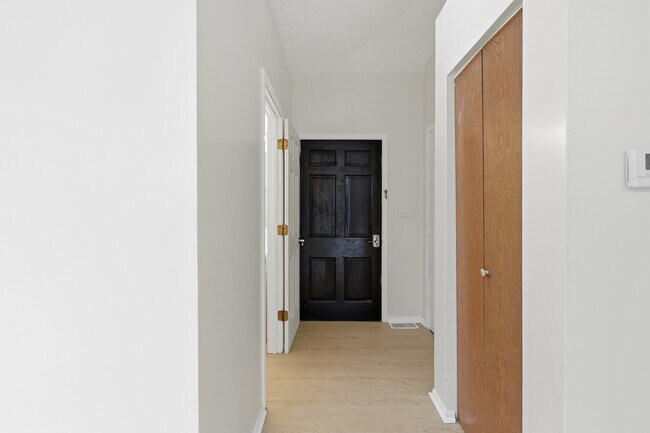 Entry - 1600 Rock Creek Dr