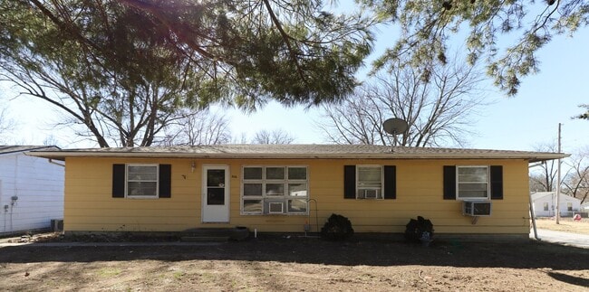 Building Photo - 306 MO-124 Unit A