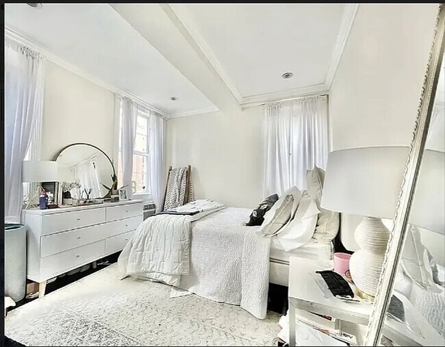 448 W 19th St Unidad PHB