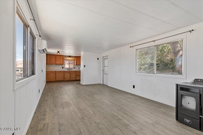 Photo - 5457 61st St W