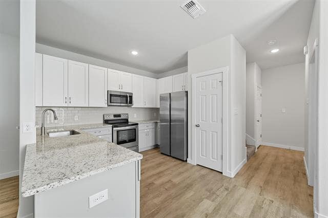 Photo - 419 E Elm St