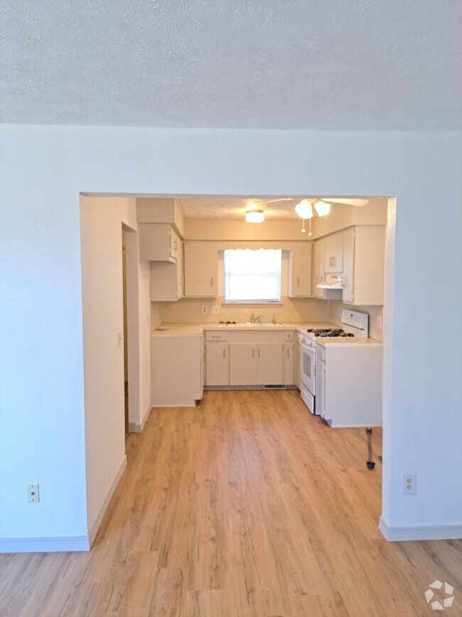 Building Photo - 410 Westminster St Unit 410 N Westminster Rental