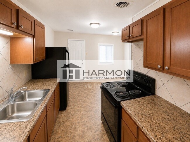 Photo - 1909 W 23rd St N