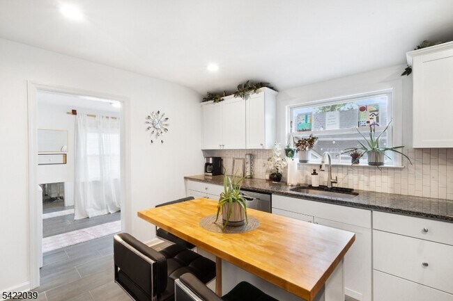 Photo - 60 Searing St