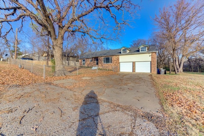 Photo - Stunning 4 Bed 3 Bath Home on Quiet Street!